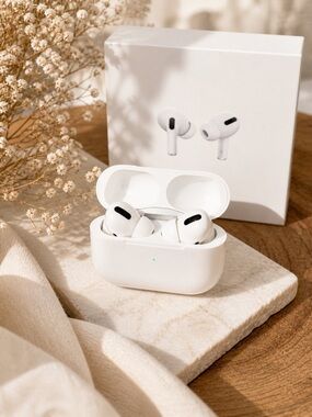 Apple AirPods Pro (1st Gen) Wireless Charging Case White Authentic A2083 A2084